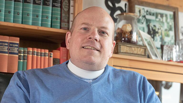 Philipp Tropf ist bereits seit über einem Jahr als 'Priester ohne Kirche' unterwegs. Nun gründete er zusammen mit dem suspendierten Diakon Glaser den 'Verein für christliche Seelsorge in Freiheit'. Philipp Tropf ist bereits seit über einem Jahr als 'Priester ohne Kirche' unterwegs. Nun gründete er zusammen mit dem suspendierten Diakon Glaser den 'Verein für christliche Seelsorge in Freiheit'. 