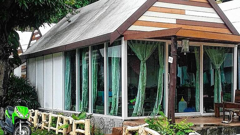 In Thailand lebten die Glückers in einem Zelthaus &ndash; wenn sie nicht vom Monsun vertrieben wurden.