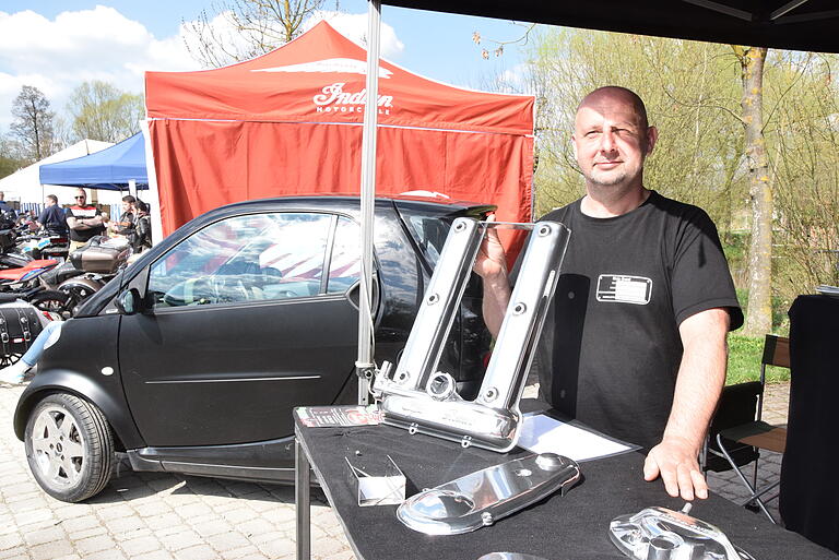 Volger Brandbeck bringt Metall zum Glänzen. Volger Brandbeck bringt Metall zum Glänzen.
