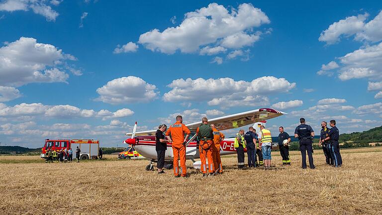 Auf einem Acker zwischen Stadtlauringen musste am Dienstagnachmittag eine Cessna notlanden.