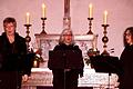 Schön und voll klangen die Stimmen der Vokalensemble-Mitglieder &quot;Peu a Peu&quot; mit (v.l.) Ingeborg Purucker (Alt),   Ursula Maria Echl (Mezzosopran) und Barbara Mahler (Sopran) beim Adventskonzert in der Christuskirche in Arnstein.