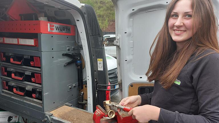 Pauline Rauch lernt bei der Firma Brückner Haustechnik in Erlenbach den Beruf der Anlagenmechanikerin Sanitär-, Heizungs- und Kältetechnik. Sie rät allen Mädchen, mal in einen Handwerksberuf hineinzuschnuppern.