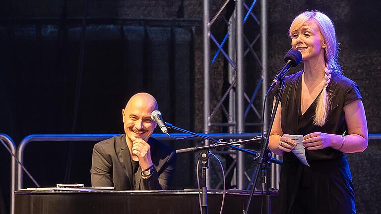 Carolin No beim Schweinfurter Open-Air-Kultursommer im Juli 2021.