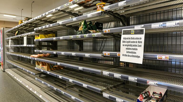 Ganz so leer wie vor ein paar Wochen in einer Würzburger Edeka-Filiale sind die Regale in den Schweinfurter Märkten zwar nicht, dennoch klaffen auch hier wieder zunehmende Lücken im Sortiment.&nbsp;