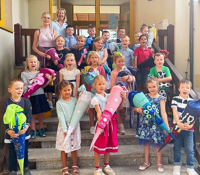 Die Klasse 1a der Grundschule Ebern wird in Rentweinsdorf von Petra Haubner unterrichtet. Die Klasse 1a der Grundschule Ebern wird in Rentweinsdorf von Petra Haubner unterrichtet.