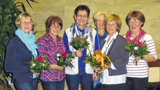 Der neue Vorstand der Osteoporoseselbsthilfegruppe: (von links) Maria Schrepfer (Beisitzer), Christel Nieder (Beisitzer), Ingrid Klier (Kassenwart, 1. Kassier), Charlotte Hild (2. Kassier), Hannelore Flügel (1. Vorsitzende) und Gertrud Raab (Schriftführerin, 2. Vorsitzende). Der neue Vorstand der Osteoporoseselbsthilfegruppe: (von links) Maria Schrepfer (Beisitzer), Christel Nieder (Beisitzer), Ingrid Klier (Kassenwart, 1. Kassier), Charlotte Hild (2. Kassier), Hannelore Flügel (1. Vorsitzende) und Gertrud Raab (Schriftführerin, 2. Vorsitzende).