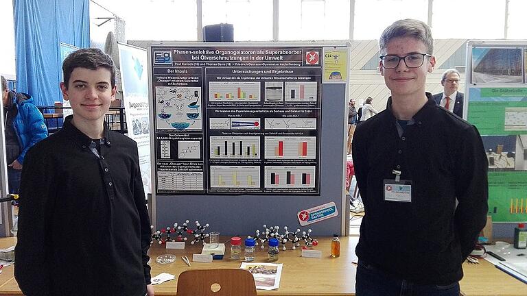 Die Erstplatzierten vom Regionalwettbewerb „Jugend forscht“ im Bereich Chemie: (von links) Thomas Derra und Paul Kunisch. Die Erstplatzierten vom Regionalwettbewerb „Jugend forscht“ im Bereich Chemie: (von links) Thomas Derra und Paul Kunisch.