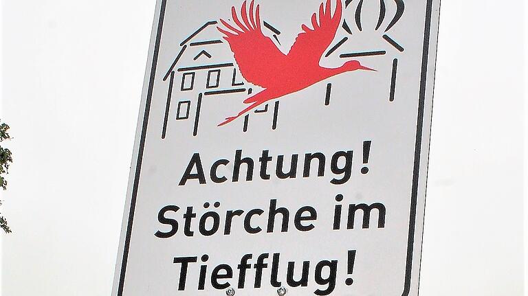Kurioser Hinweis am Ortseingang von Uehlfeld. Kurioser Hinweis am Ortseingang von Uehlfeld.