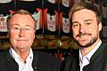 Jacob Pritzl (rechts) ist seit 1. Januar 2022 neben seinem Vater Karl-Heinz Pritzl zweiter Geschäftsführer der Ochsenfurter Kauzen Bräu.