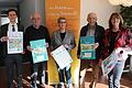 Spendeten zusammen 3920 Euro für Mentor-Die Leselernhelfer Schweinfurt e.V.: (v.l.) Christoph Höger (Dr. Georg-Schäfer-Jugendstiftung), Edwin Lösch (Paul und Susi Hoffmann-Stiftung), die Mentor-Vorstandsmitglieder Ingrid Fritsch und Alfred Gerlach sowie Kathi Petersen von der Oskar-Soldmann-Stiftung.