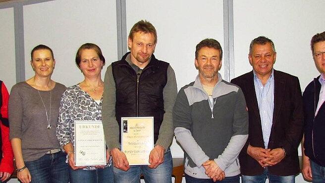 Ehrungen, Verabschiedungen und Neuwahlen gab es bei der Hauptversammlung des SV Altfeld mit folgenden Protagonisten (von links): Florian Klüpfel, Anuschka Günzelmann, Tanja Endrich-Rauh, Edgar Freudenberger, Lutz Klein, Helmut Freudenberger, Wolfgang Eyrich, Michael Dreßler. Es fehlen Frank Adam, Otto Koch und Karl-Heinz Feser. Ehrungen, Verabschiedungen und Neuwahlen gab es bei der Hauptversammlung des SV Altfeld mit folgenden Protagonisten (von links): Florian Klüpfel, Anuschka Günzelmann, Tanja Endrich-Rauh, Edgar Freudenberger, Lutz Klein, Helmut Freudenberger, Wolfgang Eyrich, Michael Dreßler. Es fehlen Frank Adam, Otto Koch und Karl-Heinz Feser.