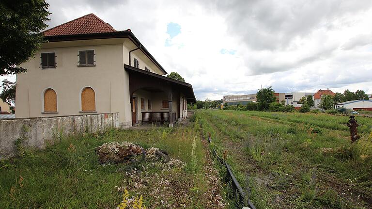 Diese Fläche zwischen dem ehemaligen Etwashäuser Bahnhof und der Nordtangente rechts will der Unternehmer Wolfgang Rosentritt bebauen.