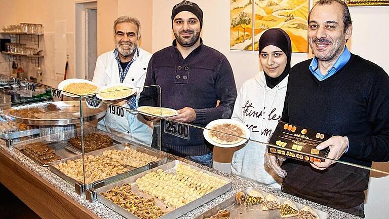 Das Team: Vater Mohammad Khaled, seine Kinder Marwa und Maher Khaled und Mitarbeiter Abdar Al-Masri (von rechts.)
