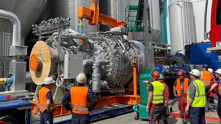 Eine neue Gasturbine für die Papierfabrik Palm in Eltmann: Die Firma investiert 50 Millionen Euro in den Ausbau des Werks. Eine neue Gasturbine für die Papierfabrik Palm in Eltmann: Die Firma investiert 50 Millionen Euro in den Ausbau des Werks.