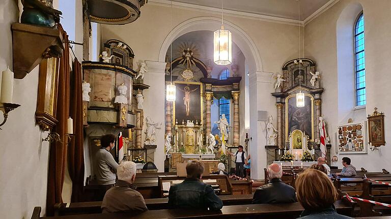 Die Kirche Mariä Geburt in Windheim faszinierte die Besucher der städtischen Besichtigungstour. Foto: Kilian Düring - Die Kirche Mariä Geburt in Windheim faszinierte die Besucher der städtischen Besichtigungstour. Foto: Kilian Düring Die Kirche Mariä Geburt in Windheim faszinierte die Besucher der städtischen Besichtigungstour. Foto: Kilian Düring - Die Kirche Mariä Geburt in Windheim faszinierte die Besucher der städtischen Besichtigungstour. Foto: Kilian Düring