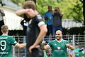 Einen Nachmittag zum Wegschauen hatte die Defensive des TSV Aubstadt (vorne Dominik Grader) bei der 1:5-Niederlage beim FC Schweinfurt 05 (links Meris Skenderovic, rechts Adam Jabiri).