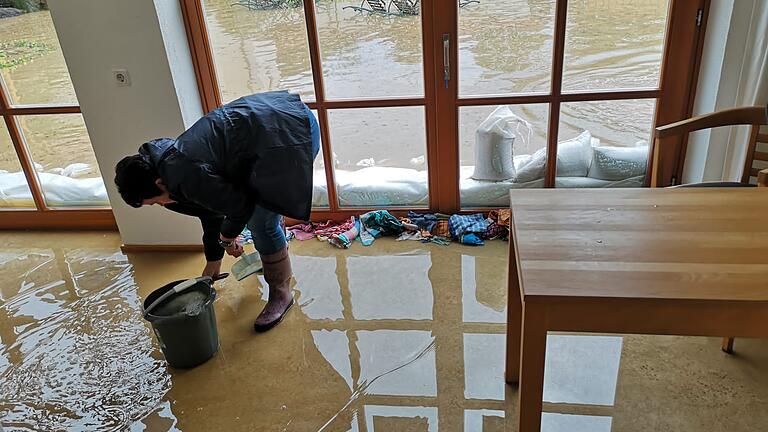 Bilder vom Hochwasser am 9. und 10. Juli in Laub, hier der Eingangsbereich der Natura Akademie.