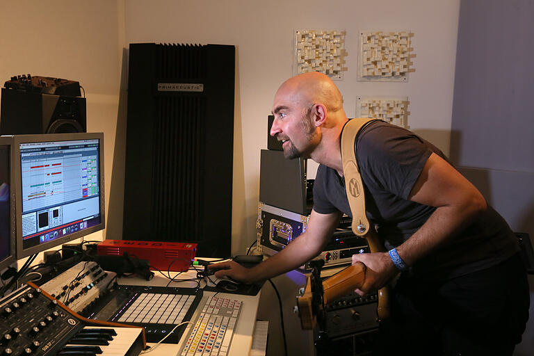 Im Tonstudio: Michael Ende bei der Arbeit. Im Tonstudio: Michael Ende bei der Arbeit. 