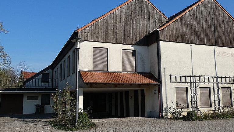 Das Gebrüder-Mendel-Haus in Dankenfeld soll saniert werden und im Bereich der jetzigen Terrasse (links) einen Anbau erhalten.