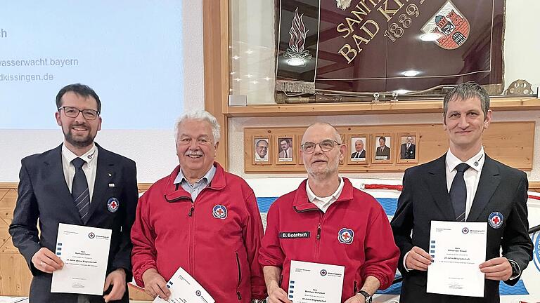 Ehrungen (von links): Mathias Gabel (20 Jahre aktive Mitgliedschaft), Hans Thunig (65 Jahre Mitgliedschaft), Bernhard Bohatsch (45 Jahre Mitgliedschaft), Ortsgruppenvorsitzender Alexander Knaab (25 Jahre Mitgliedschaft)       -  Ehrungen (von links): Mathias Gabel (20 Jahre aktive Mitgliedschaft), Hans Thunig (65 Jahre Mitgliedschaft), Bernhard Bohatsch (45 Jahre Mitgliedschaft), Ortsgruppenvorsitzender Alexander Knaab (25 Jahre Mitgliedschaft)