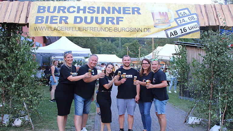 Die Lagerfeuerfreunde aus Burgsinn begrüßten viele Gäste aus Nah und Fern zum &quot;5. Burchsinner Bierduurf&quot;