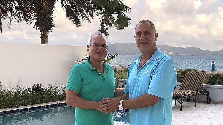 Weil die Fenster von Blaurock dem stärksten Hurricane in der Karibik standhielten, erhielt Geschäftsführer Rainer Reichert (links) erneut einen Großauftrag von Hotelmanager Ronen Arava in der Ferienanlage in Anguilla Weil die Fenster von Blaurock dem stärksten Hurricane in der Karibik standhielten, erhielt Geschäftsführer Rainer Reichert (links) erneut einen Großauftrag von Hotelmanager Ronen Arava in der Ferienanlage in Anguilla