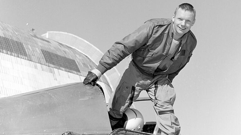 Der Astronaut Neil Armstrong auf einem undatierten Foto der US-Weltraumfahrtsbehörde Nasa. Der erste Mann auf dem Mond starb 2012. Der Astronaut Neil Armstrong auf einem undatierten Foto der US-Weltraumfahrtsbehörde Nasa. Der erste Mann auf dem Mond starb 2012.