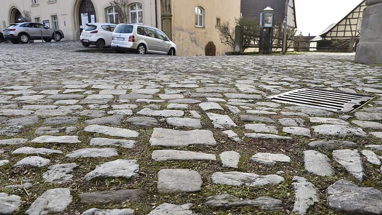 Im Rahmen des integrierten Städtebaulichen Entwicklungskonzeptes (ISEK) und Stadtbodenkonzeptes sollen in der Königsberger Altstadt schlechte Straßen und Wege angegangen werden.