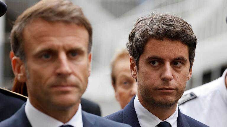 Bringt Frankreichwahl Le Pens Rechtsnationale an die Macht?       -  Macron mit seinem Premier Gabriel Attal (r), dessen Dynamik den Zulauf zu den Rechtsnationalen hätte bremsen sollen. (Archivbild)