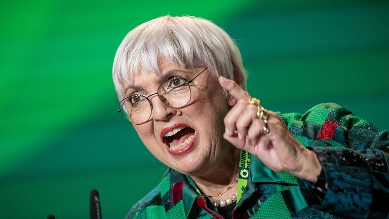 Bundesdelegiertenkonferenz der Grünen       -  &bdquo;Knallgrün&rdquo; werde der Wahlkampf sein, sagt Kulturstaatsministerin Claudia Roth.