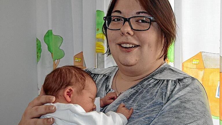 Jennifer Holloway mit Söhnchen Finley Milo, der im Leopoldina geboren wurde.