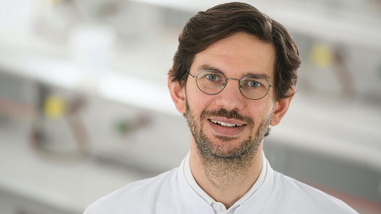 Dr. Manuel Krone, Arbeitsgruppenleiter am Institut für Hygiene und Mikrobiologie und seit 1. Juni 2021 stellvertretender Leiter der Stabsstelle Krankenhaushygiene an der Uniklinik Würzburg.