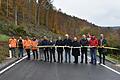 Freigabe der sanierten K 2831 zwischen Boxtal und Rauenberg (von links): Markus Metz (Straßenbauamt), René Mattern (Ingenieurbüro Rema-Plan), René Schweizer (Firma Leonhard Weiss), Sebastian Bokmeier (Straßenbauamt), Roland Ehrmann (Vorsitzender AfD-Kreistagsfraktion), Ortsvorsteher Rolf Döhner (Boxtal), Bürgermeister Roger Henning (Freudenberg), Landrat Christoph Schauder, die Ortsvorsteher Siegfried Berg (Ebenheid), Margarete Schmidt (Rauenberg) und Roland Hildenbrand (Wessental) sowie die Kreistags-Fraktionsvorsitzenden Thomas Kraft (SPD) und Stefan Kempf (FDP/BLW).