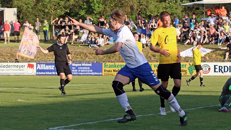 Jawoll! Marius Braun bejubelt den Führungstreffer und am Ende einzigen Treffer im Relegationshinspiel für seine SG Stadtlauringen/Ballingshausen auswärts gegen den SV Stammheim.