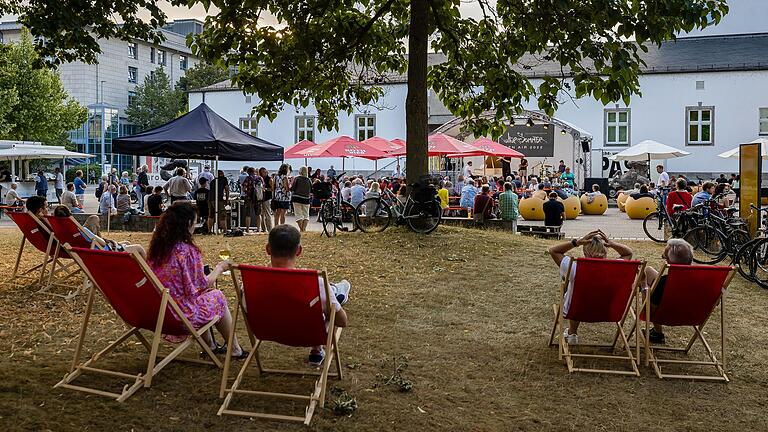 Entspannte Stimmung, tolle Musik, schöne Abende: Das zeichnete die Veranstaltungen im Kultursommer 2022 wie hier vor der Schweinfurter Kunsthalle aus.