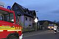 Aus einem Fenster in diesem Wohnhaus in der Oberschleichacher Steigerwaldstraße bemerkte ein Passant eine starke Rauchentwicklung und verständigte die Feuerwehr.