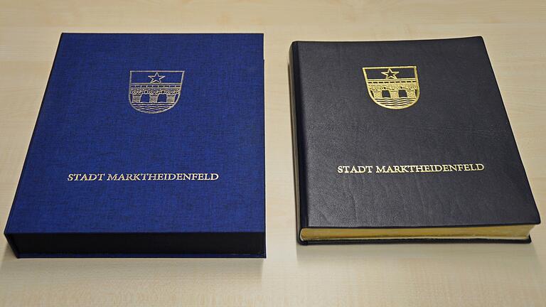 Das über 50 Jahre alte Goldene Buch der Stadt Marktheidenfeld wurde von Buchbinderei Hirtenhof in Partenstein restauriert.