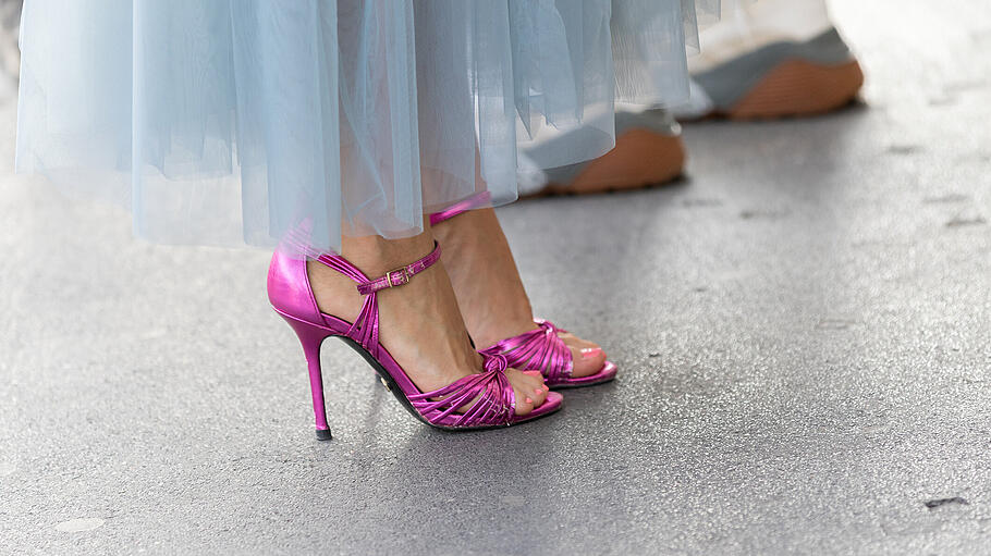 Schuhe Brautkleid       -  Einen Hingucker unter dem Brautkleid setzen Sie mit Schuhen in Lilac.