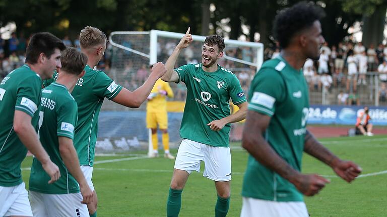 Wird der FC 05 Schweinfurt heute wieder einen Sieg feiern können? Die Partie gegen Greuther Fürth II jetzt im Liveticker!