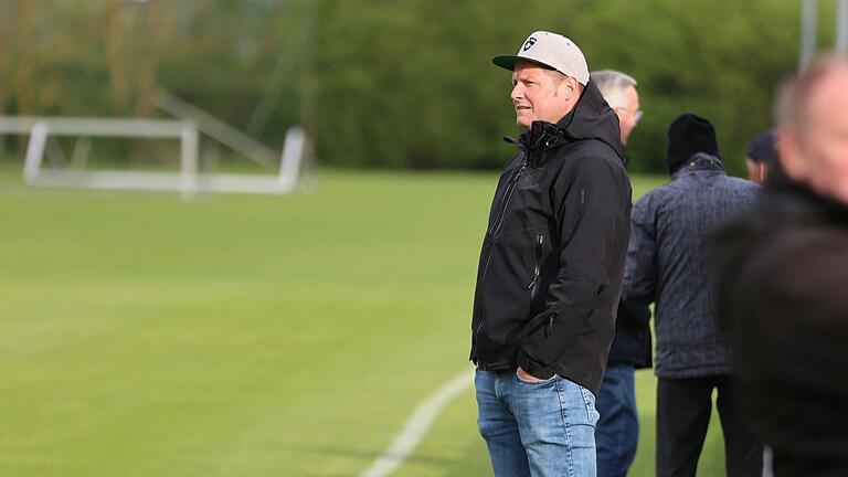 Sportvorstand André Wild ist zufrieden: Mit der Verpflichtung von Simon Rambacher als Spielertrainer ist dem FC Zeil ein Coup gelungen. Sportvorstand André Wild ist zufrieden: Mit der Verpflichtung von Simon Rambacher als Spielertrainer ist dem FC Zeil ein Coup gelungen.