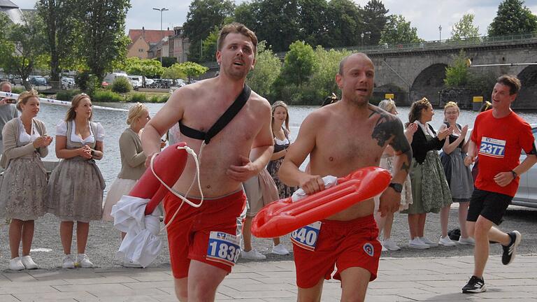 Nach der Corona-Pause feierte die Stadt Kitzingen am Wochenende wieder ihr Stadtfest. Dazu gehört auch der VR-Bank-Bonuslauf durch die Stadt.