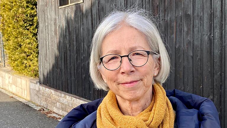 Heidi Drescher (72), Rentnerin aus Estenfeld, ist im Januar gegen Rechtsextremismus und für die Demokratie in Würzburg auf die Straße gangen, zusammen mit ihrem Mann Edgar (77). Es war erst die zweite Teilnahme an einer Demo der beiden überhaupt - nach einer Anti-Golfkriegs-Demo im Jahr 1991. Heidi Drescher (72), Rentnerin aus Estenfeld, ist im Januar gegen Rechtsextremismus und für die Demokratie in Würzburg auf die Straße gangen, zusammen mit ihrem Mann Edgar (77). Es war erst die zweite Teilnahme an einer Demo der beiden überhaupt - nach einer Anti-Golfkriegs-Demo im Jahr 1991.