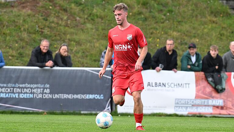 Der gebürtige Coburger Marvin Weiß (Archivbild, aus dem September) erzielte das zwischenzeitliche 4:0 für den TSV Aubstadt im Testspiel beim FC Coburg. Der gebürtige Coburger Marvin Weiß (Archivbild, aus dem September) erzielte das zwischenzeitliche 4:0 für den TSV Aubstadt im Testspiel beim FC Coburg.