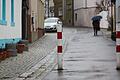 Seit über einem Jahrzehnt verhindern zwei Stahlpfosten ein Durchfahren der Hinteren Gasse in Zellingen. Jetzt beantragte die Zellinger Feuerwehr ihre Entfernung, die Anwohner wollen sie dagegen behalten.&nbsp;