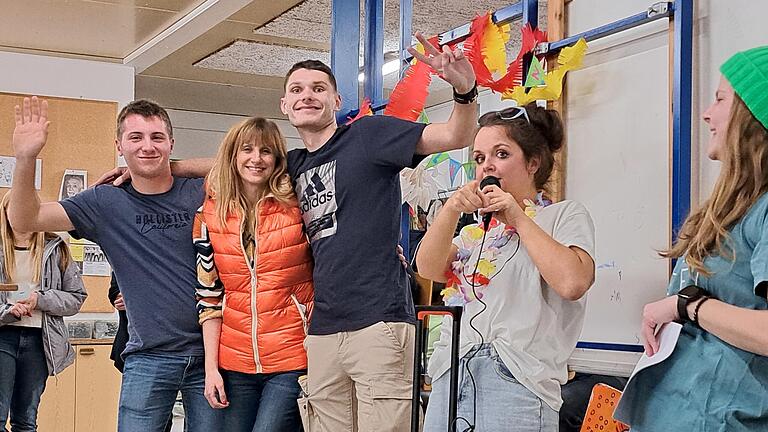 Viel Spaß bei ihrem Deutschlandbesuch hatten auch die begleitetenden Betreuer aus Frankreich: Mathis Osbert, Amelie Fortim, Malwyn Memeses sowie Kerstin Heine und Elena Häfner (Juze Lohr).