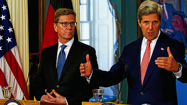 Iran, Syrien, Obama-Besuch in Berlin:  An Gesprächsstoffen mangelte es nicht beim Treffen von Außenminister Guido Westerwelle (FDP) mit seinem amerikanischen Amtskollegen John Kerry (rechts) in Washington.