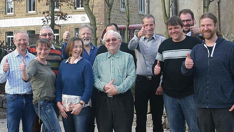 Mit diesem Vorstandsteam startet der neue Imkerverein Haßfurt-Zeil. Die Leitung übernimmt Harald Kuhn aus Zeil (5. von links).