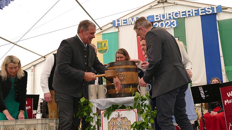Großes Interesse herrschte schon beim Auftakt des diesjährigen Bürgerfestes in Arnstein. Über 200 Personen nahmen am Festumzug teil.