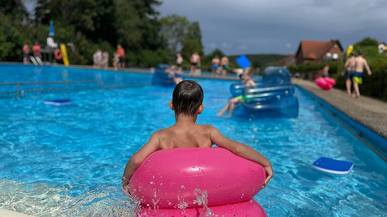 Beim Sommerfest der Stadt Fladungen wurde eine Extraportion sommerlicher Wasserspaß geboten.