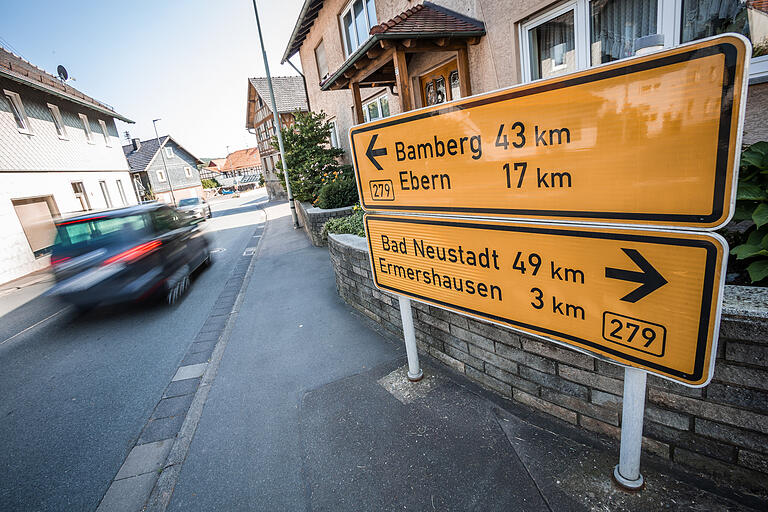 Bundesstraße 279: Für viele Menschen mit Auto ist das die Lebensader der Region. Der ÖPNV in Maroldsweisach sei hingegen ausbaufähig, kritisieren Teilnehmer der Befragung.&nbsp;